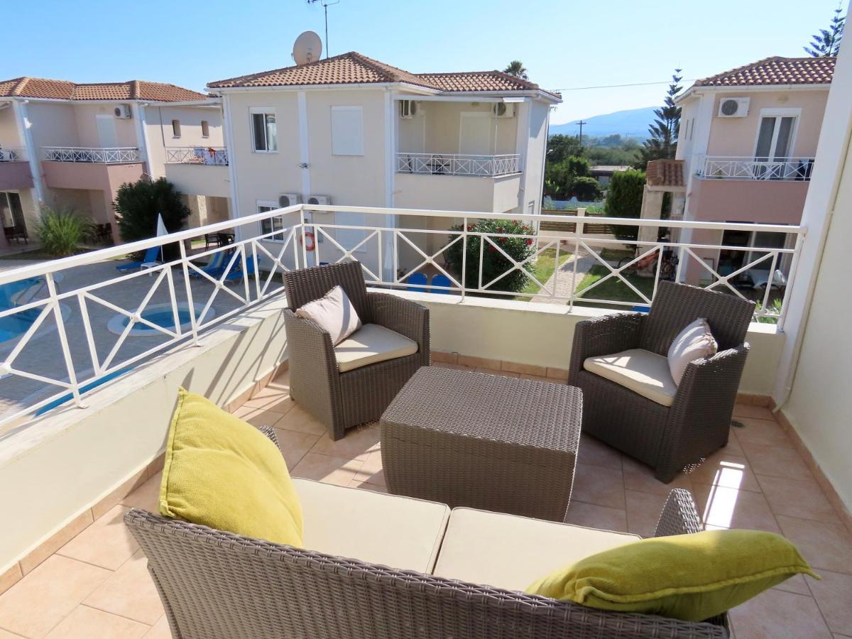 Phoebes Place At Kalamaki Court, 2 Bedroom Villa With A Shared Pool Exterior foto