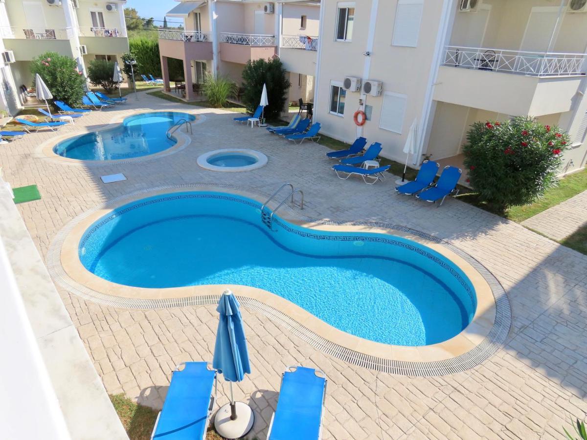 Phoebes Place At Kalamaki Court, 2 Bedroom Villa With A Shared Pool Exterior foto