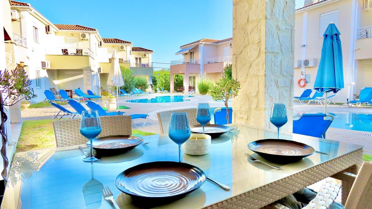 Phoebes Place At Kalamaki Court, 2 Bedroom Villa With A Shared Pool Exterior foto